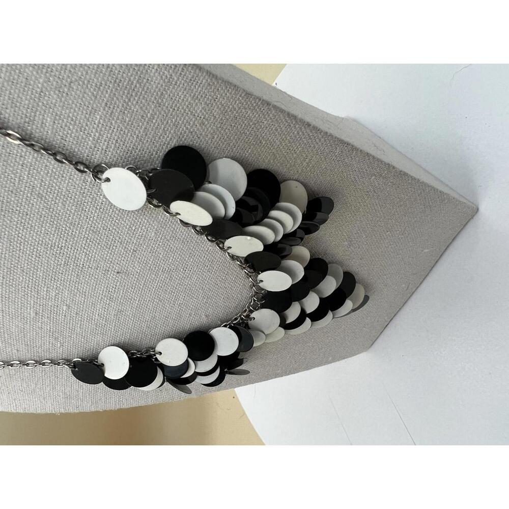 Black and White Disc Detail Necklace - Picture 4 of 8